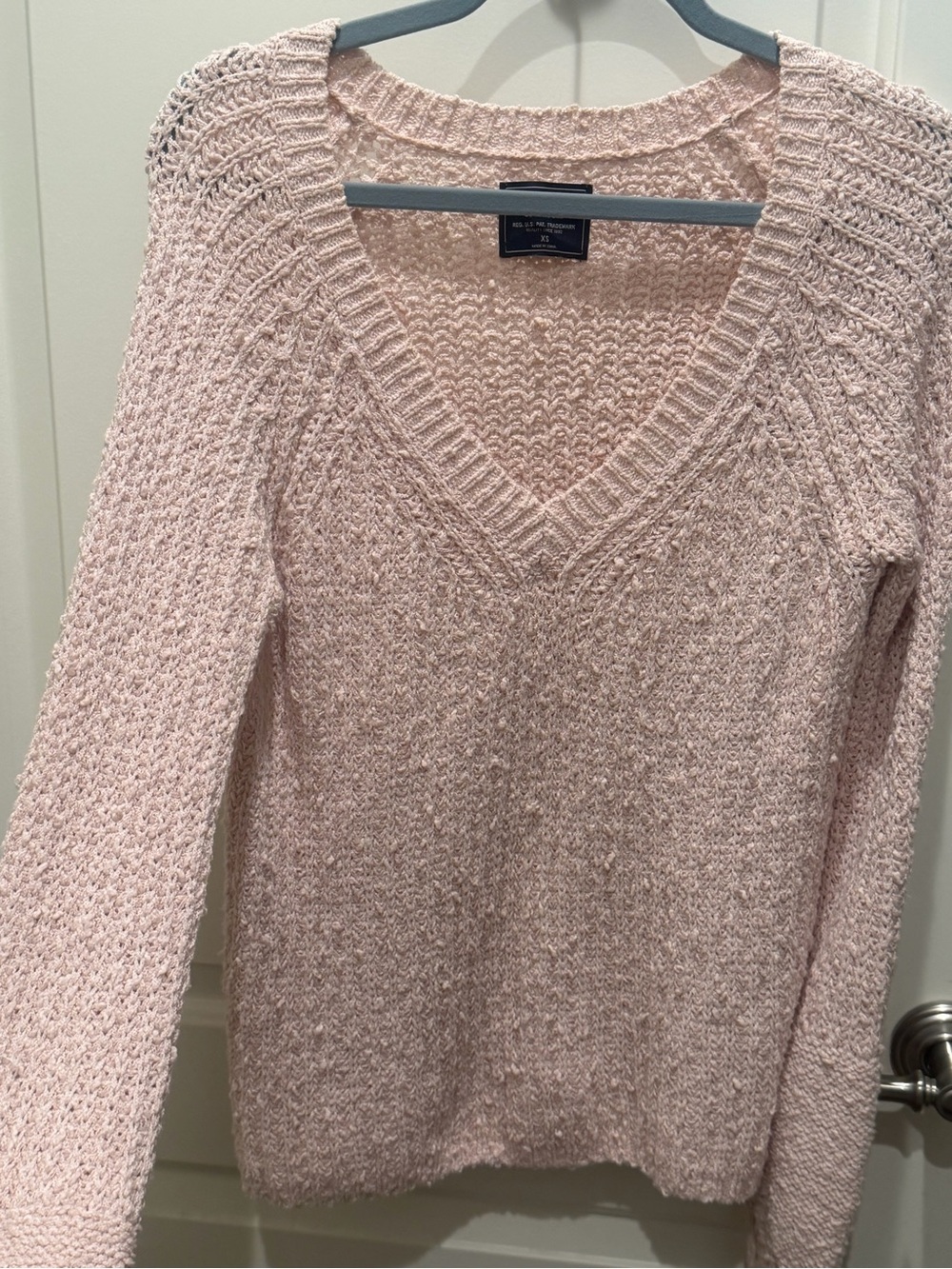 Abercrombie & Fitch Light Pink V-Neck Knit Sweater